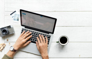 Pourquoi publier régulièrement des articles de blog sur votre site ? Externalise son community management Jane Web à Vannes